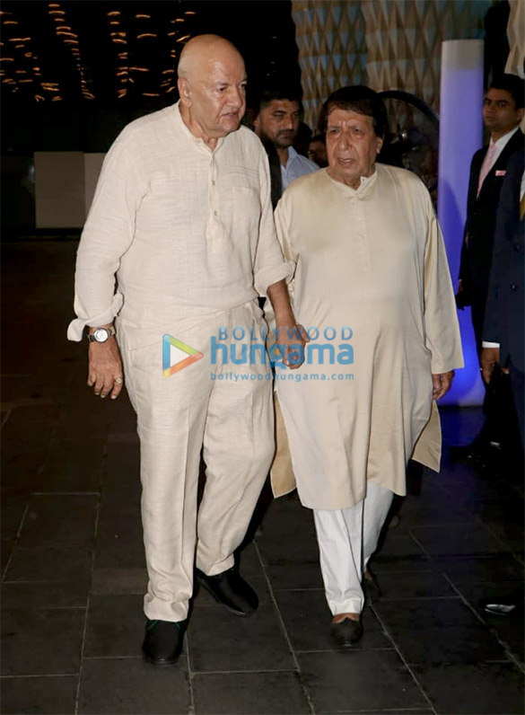 celebs attend the prayer meet of late krishna raj kapoor at sahara star hotel 5