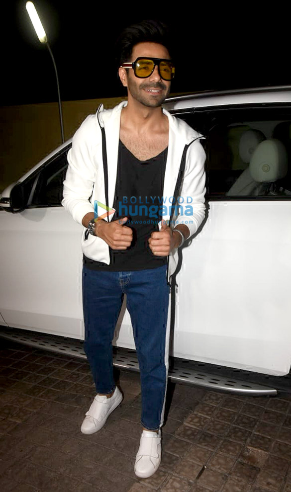 celebs grace the special screening of badhaai ho 8