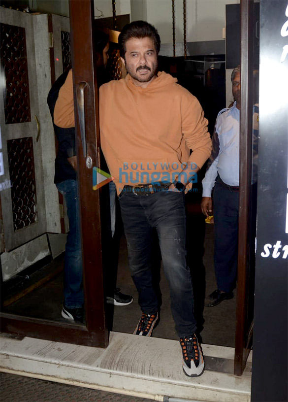 celebs snapped at bastian in bandra 2