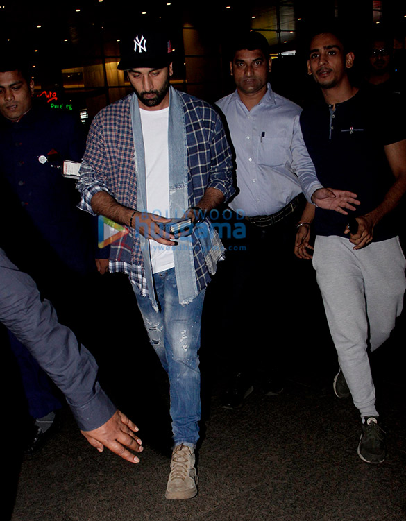 deepika padukone ranbir kapoor sunny leone and others snapped at the airport 2