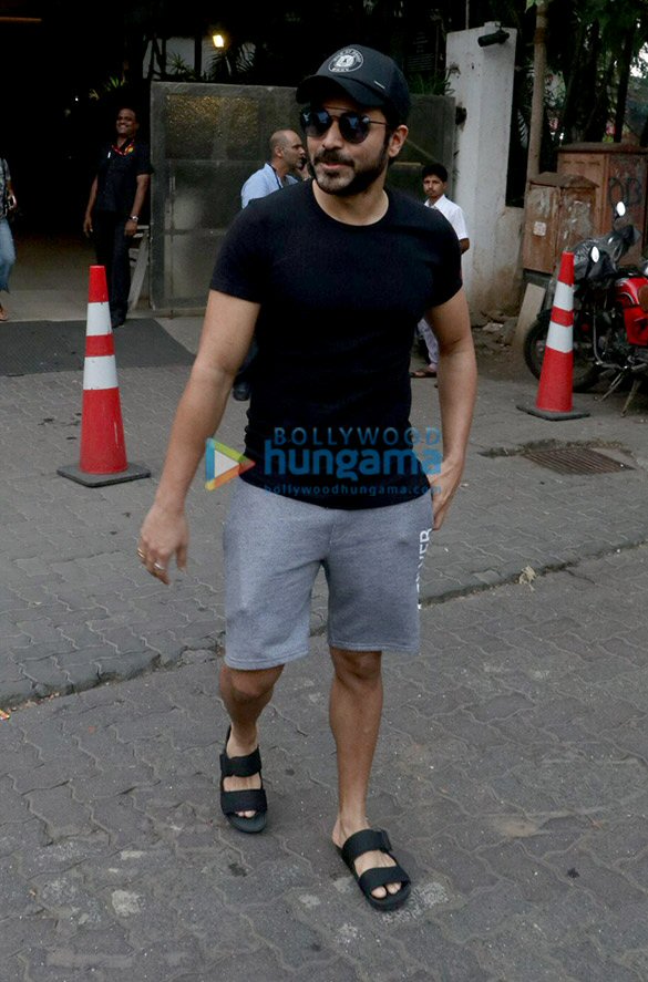 emraan hashmi spotted at otters club in bandra 4