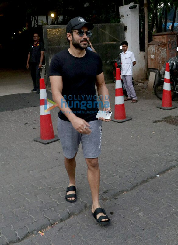 emraan hashmi spotted at otters club in bandra 6