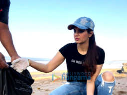 Ihana Dhillon supports the Swachh Bharat Campaign at the Juhu Beach clean up