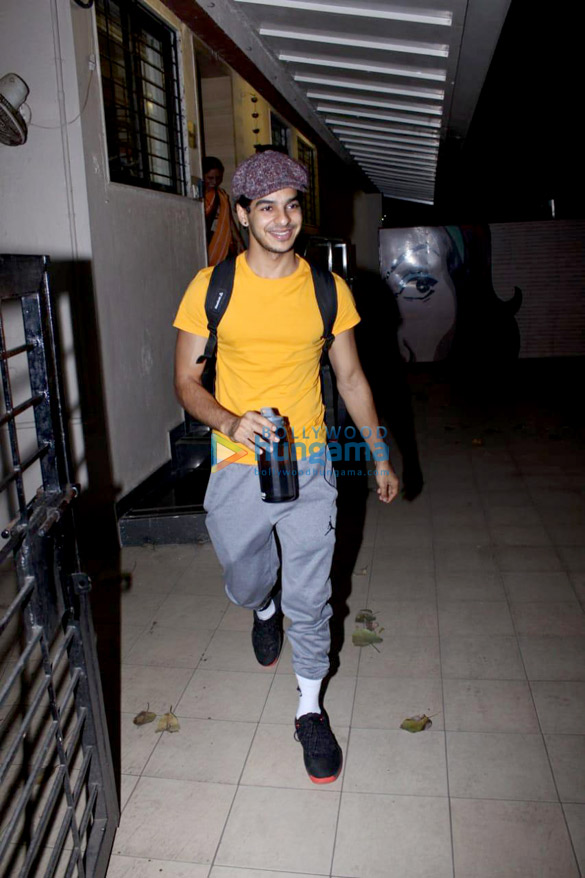 ishaan khatter snapped at the matrix office in bandra 3 3