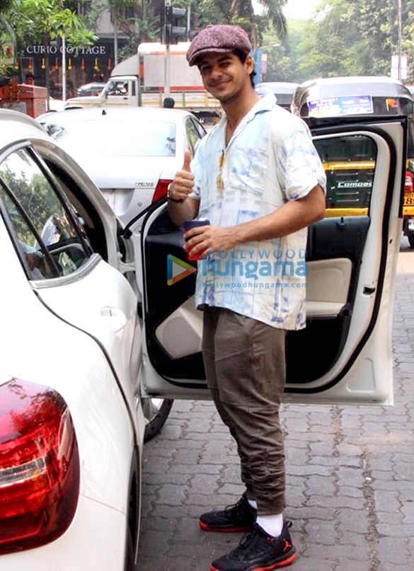 ishaan khatter spotted at a dubbing studio 1