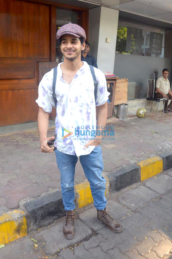 janhvi kapoor and ishaan khatter spotted in bandra 1