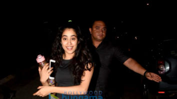 Janhvi Kapoor snapped in Juhu