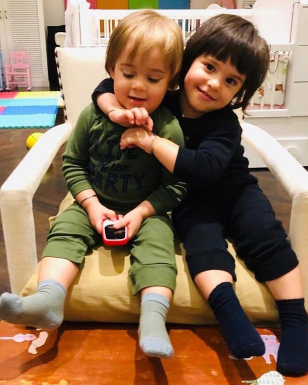 Karan Johar's twins Roohi and Yash are sibling goals in this adorable photo