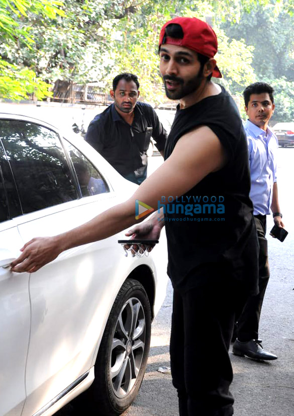 kartik aaryan snapped at the gym 2