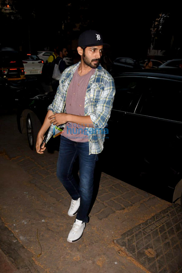 kartik aaryan snapped in mumbai 3 2