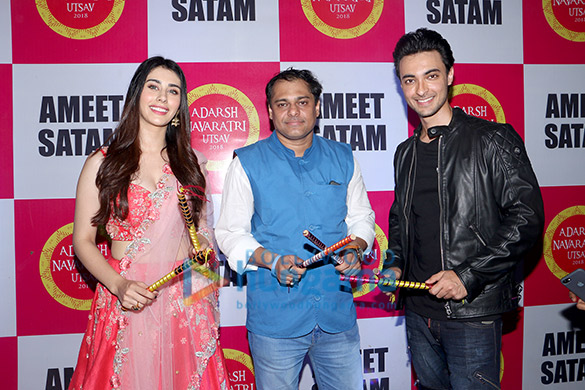 loveyatri pair aayush sharma warina hussain attend ameet satams adarsh navratri utsav 1