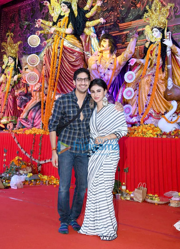 Mouni Roy graces the Durga Puja celebrations in Vile Parle