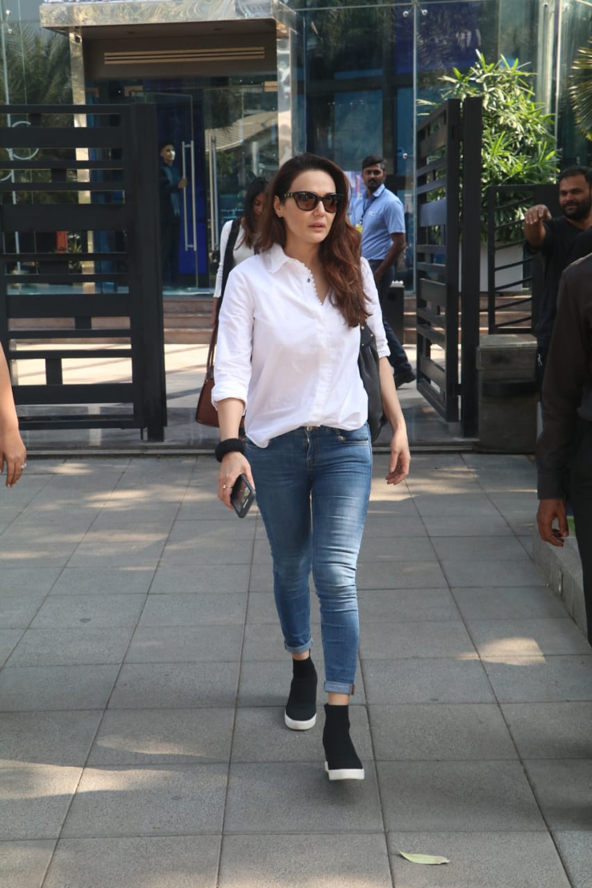 preity zinta spotted at yauatcha in bkc 4