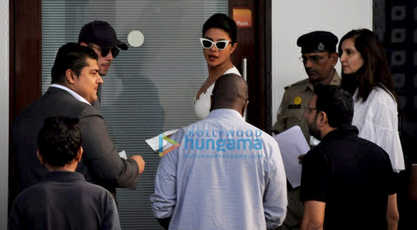priyanka chopra and nick jonas snapped at the airport 2