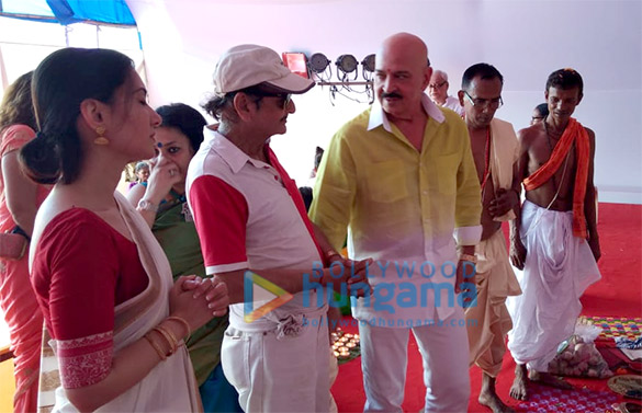 rakesh roshan visits biswajeet sarbojoneen durgotsav for blessings 2