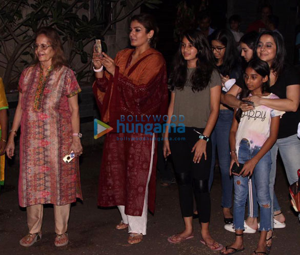 raveena tandon snapped celebrating dusshera 3