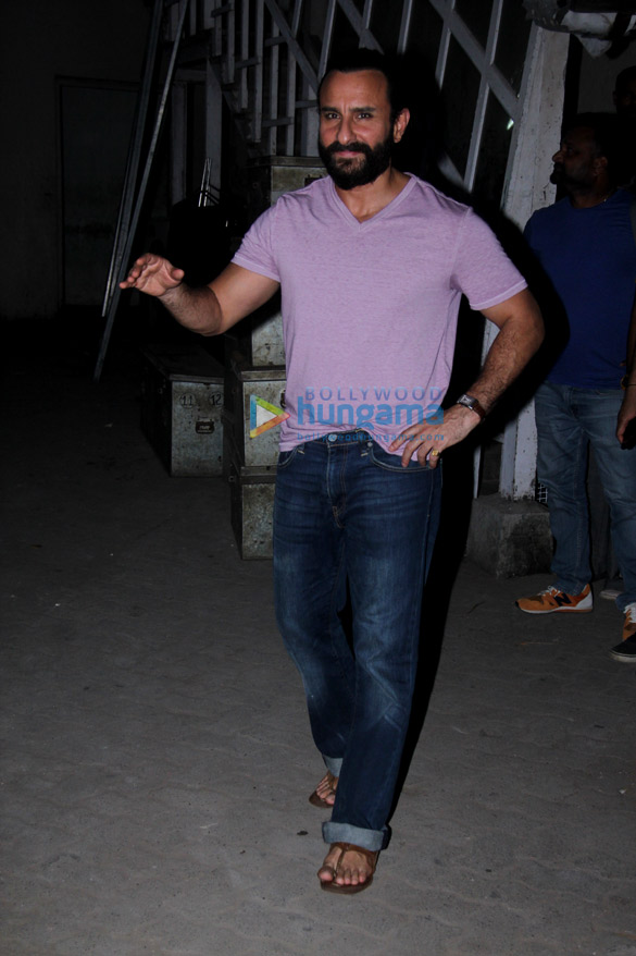 saif ali khan spotted at mehboob studio in bandra 4