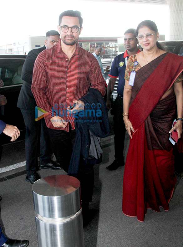 shah rukh khan kajol malaika arora and others snapped at the airport2 1