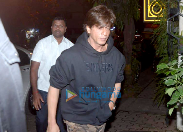 shah rukh khan snapped in mumbai 4 2