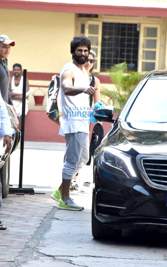 shahid kapoor snapped at the gym 2 3