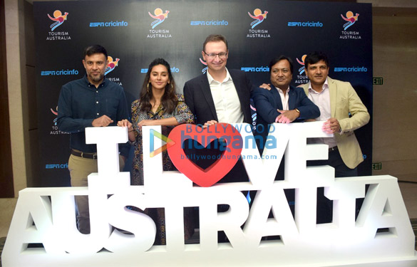 shibani dandekar and former australian cricketers snapped at undiscover australia event 7