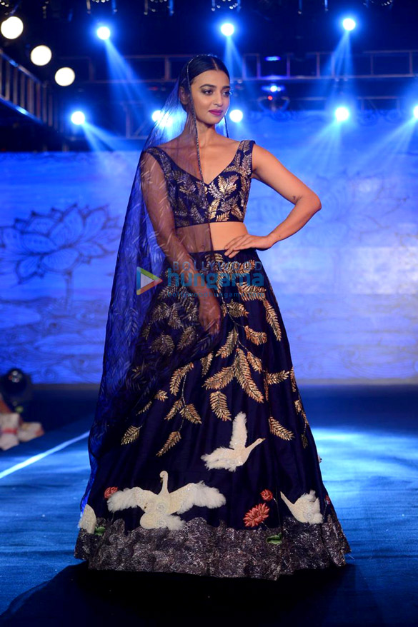 soha ali khan swara bhaskar and others walk the ramp at the wedding junction festive show 007 2