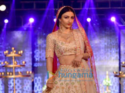 Soha Ali Khan, Swara Bhaskar and others walk the ramp at The Wedding Junction Festive Show