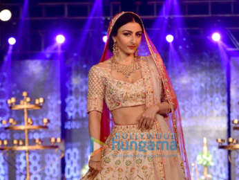 Soha Ali Khan, Swara Bhaskar and others walk the ramp at The Wedding Junction Festive Show
