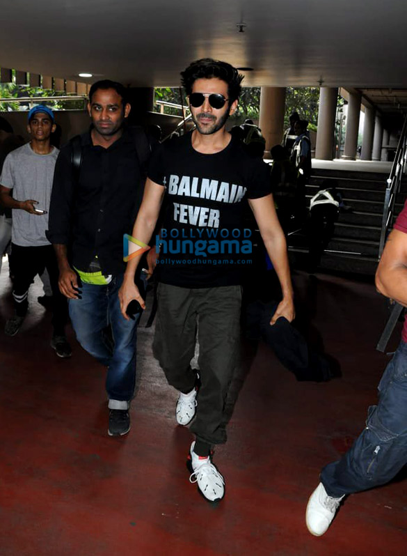 sonam kapoor ahuja sushmita sen huma qureshi and others snapped at the airport 11