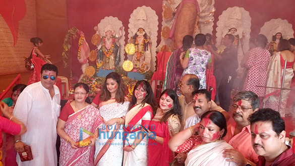 tanushree dutta snapped during durga puja celebrations 1