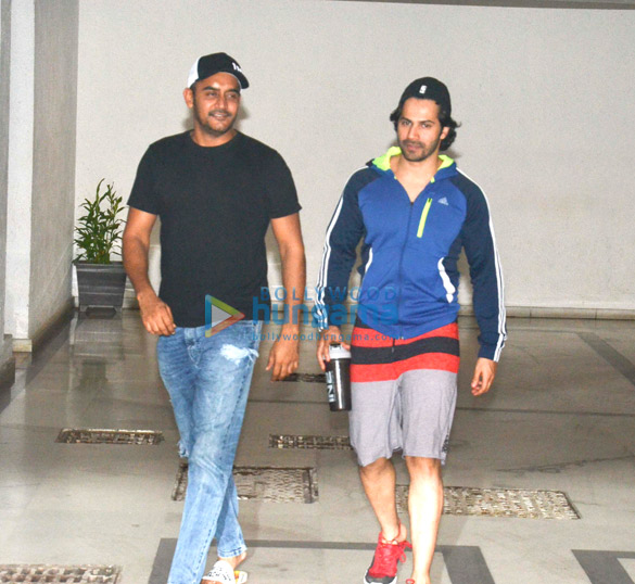 Varun Dhawan, Ayan Mukerji and Shashank Khaitan snapped at Karan Johar’s residence in Bandra Varun Dhawan, Ayan Mukerji and Shashank Khaitan snapped at Karan Johar’s residence in Bandra