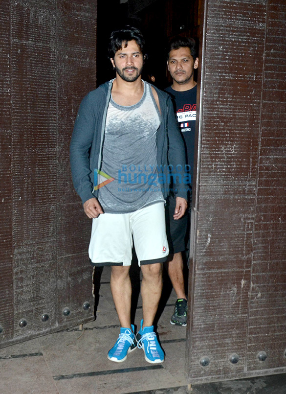 varun dhawan snapped outside a gym in juhu 2 2