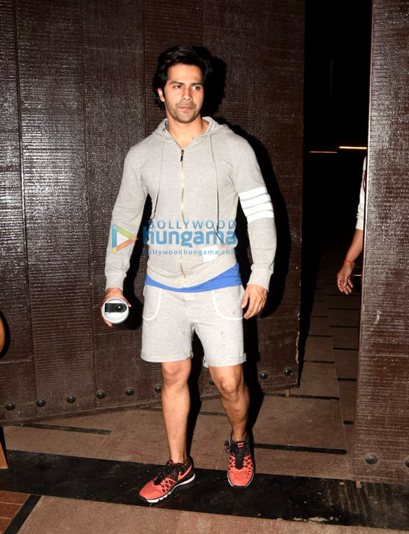 varun dhawan snapped outside a gym in juhu 2 3
