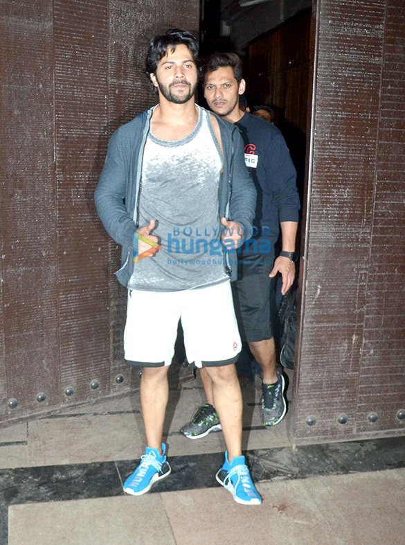 varun dhawan snapped outside a gym in juhu 3