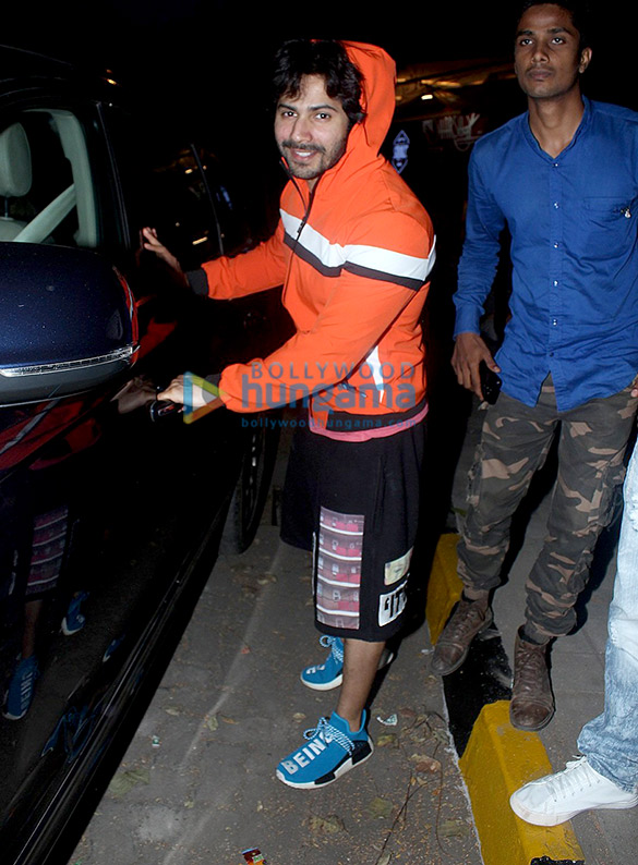 varun dhawan snapped outside a gym in juhu 5