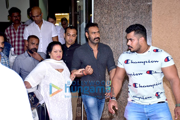 ajay devgn and kajol snapped attending a chautha ceremony 3