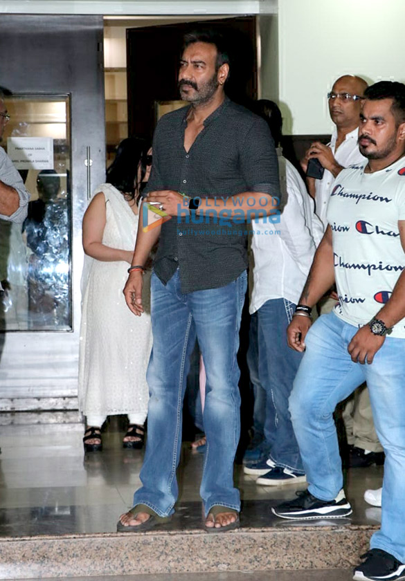 ajay devgn and kajol snapped attending a chautha ceremony 6