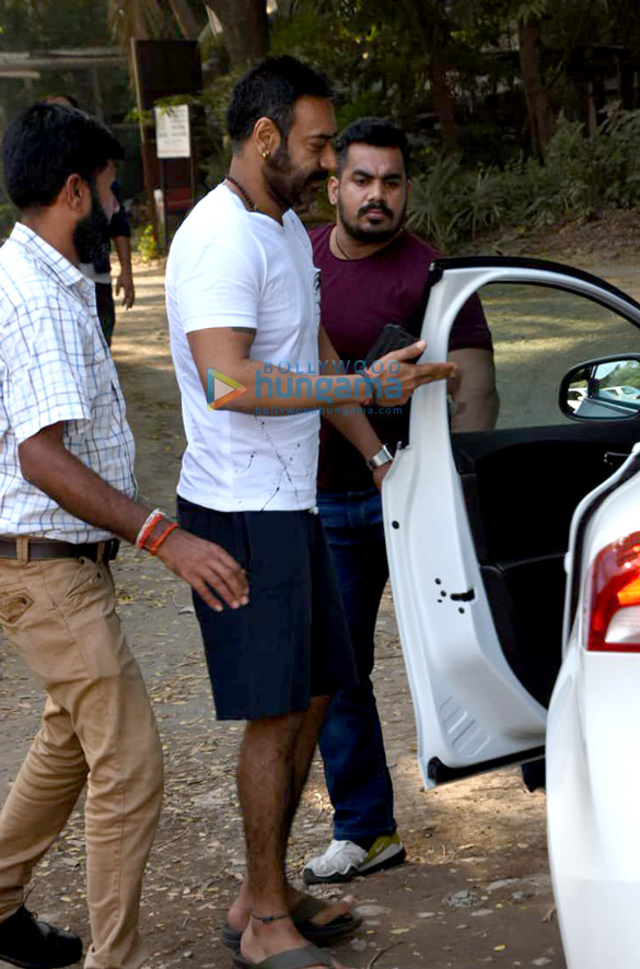 ajay devgn spotted in andheri 4