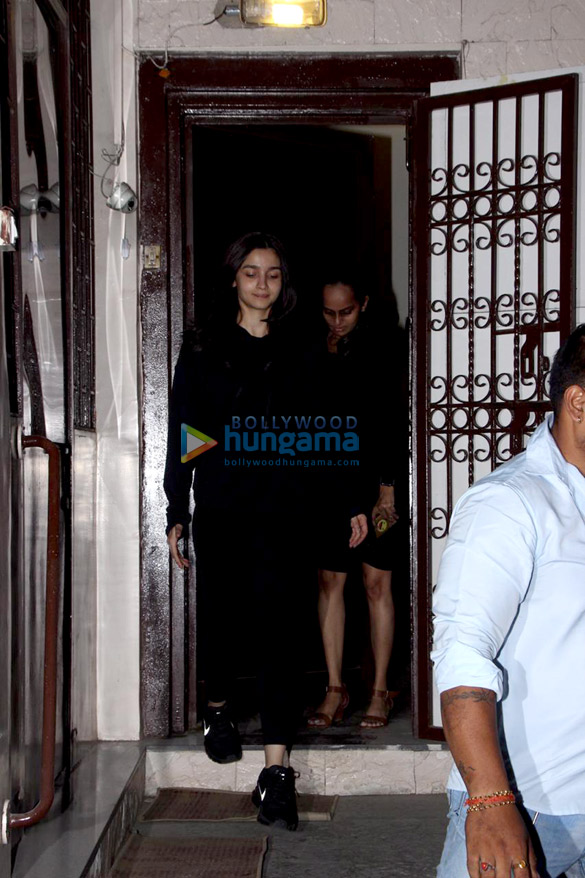 alia bhatt snapped at shankar mahadevans dubbing studio 1