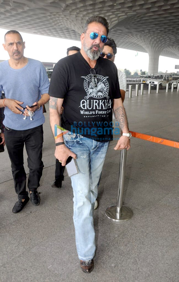 anushka sharma richa chadda and others snapped at the airport6 1