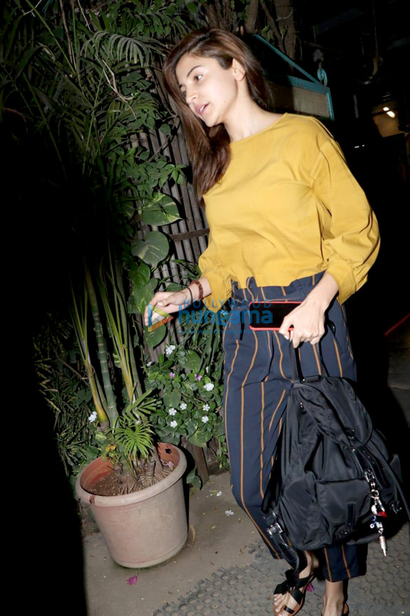 anushka sharma spotted at physioflex in versova 1