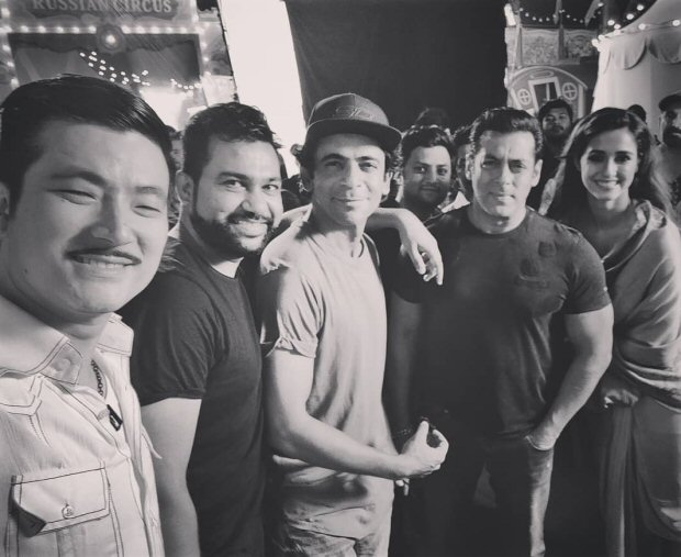 BHARAT: Salman Khan, Disha Patani Ali Abbas Zafar and others pose for a Diwali selfie on sets