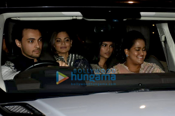 celebs grace shah rukh khans diwali party 3