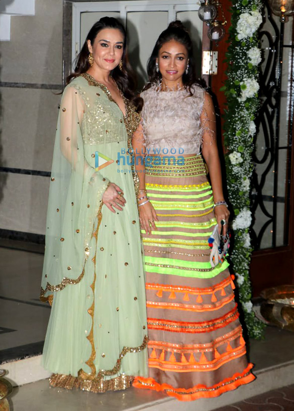 celebs grace shilpa shettys diwali party 5