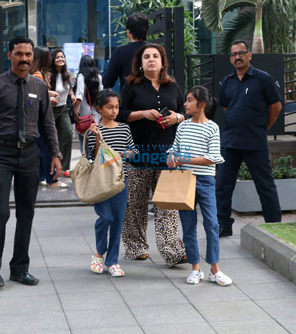 farah khan snapped with her kids at yauatcha in bkc 3