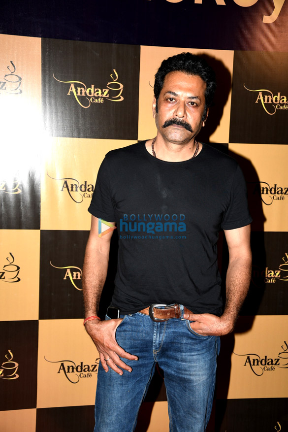 iulia vantur snapped at the launch of andaz cafe 4