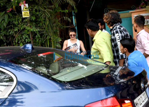 jacqueline fernandez snapped in mumbai 1 4