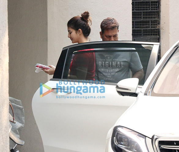 Jacqueline Fernandez spotted at Oshiwara Jacqueline Fernandez spotted at Oshiwara