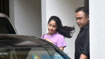 Janhvi Kapoor spotted at a clinic in Bandra