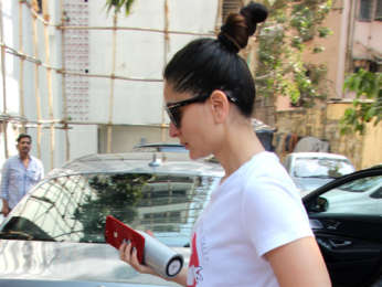 Kareena Kapoor Khan spotted outside the gym